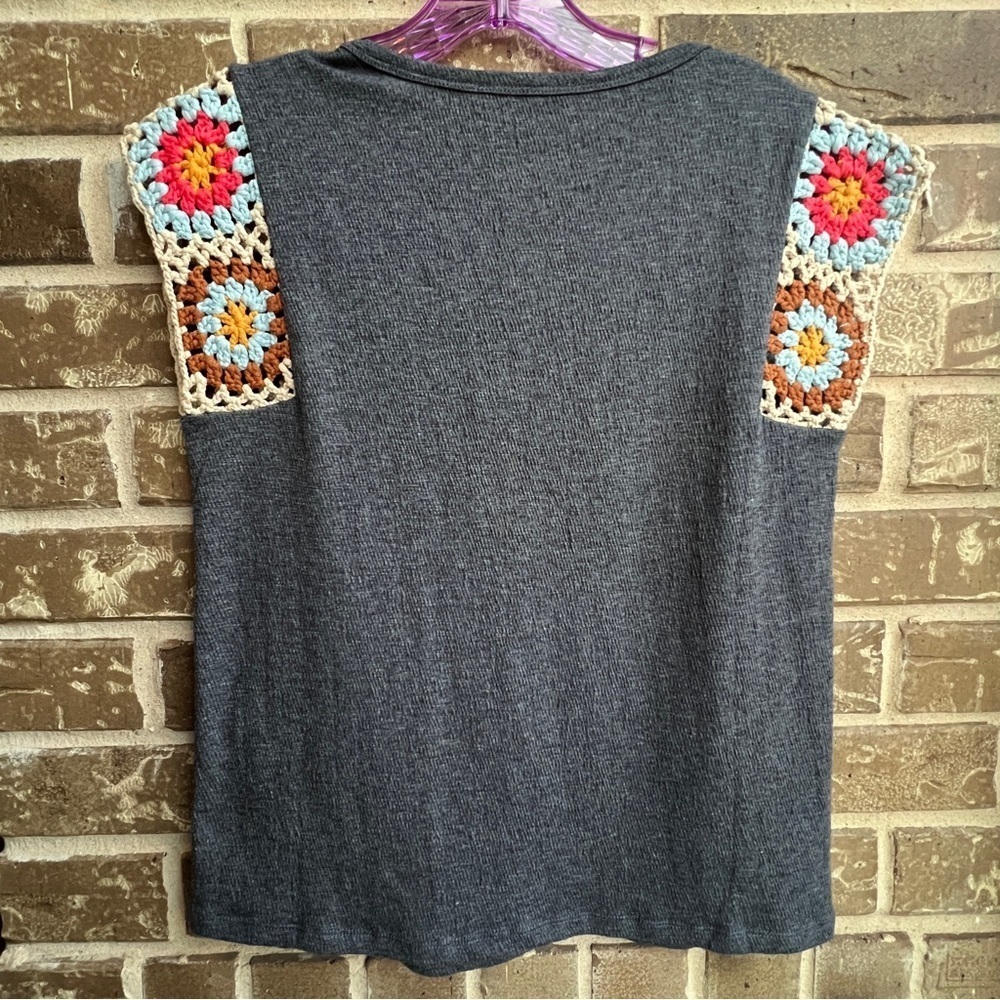 THML Crochet Sleeves Top Gray Blouse  Women’s Size XS - Picture 2 of 4
